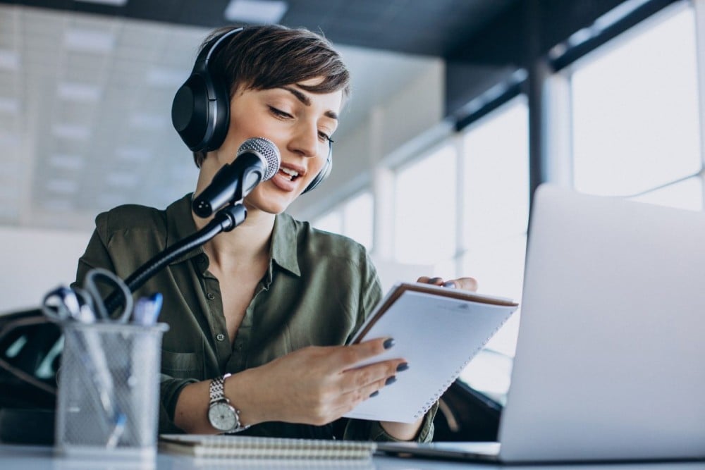 Experienced linguist delivering telephone interpretation services for remote business and client conversations.